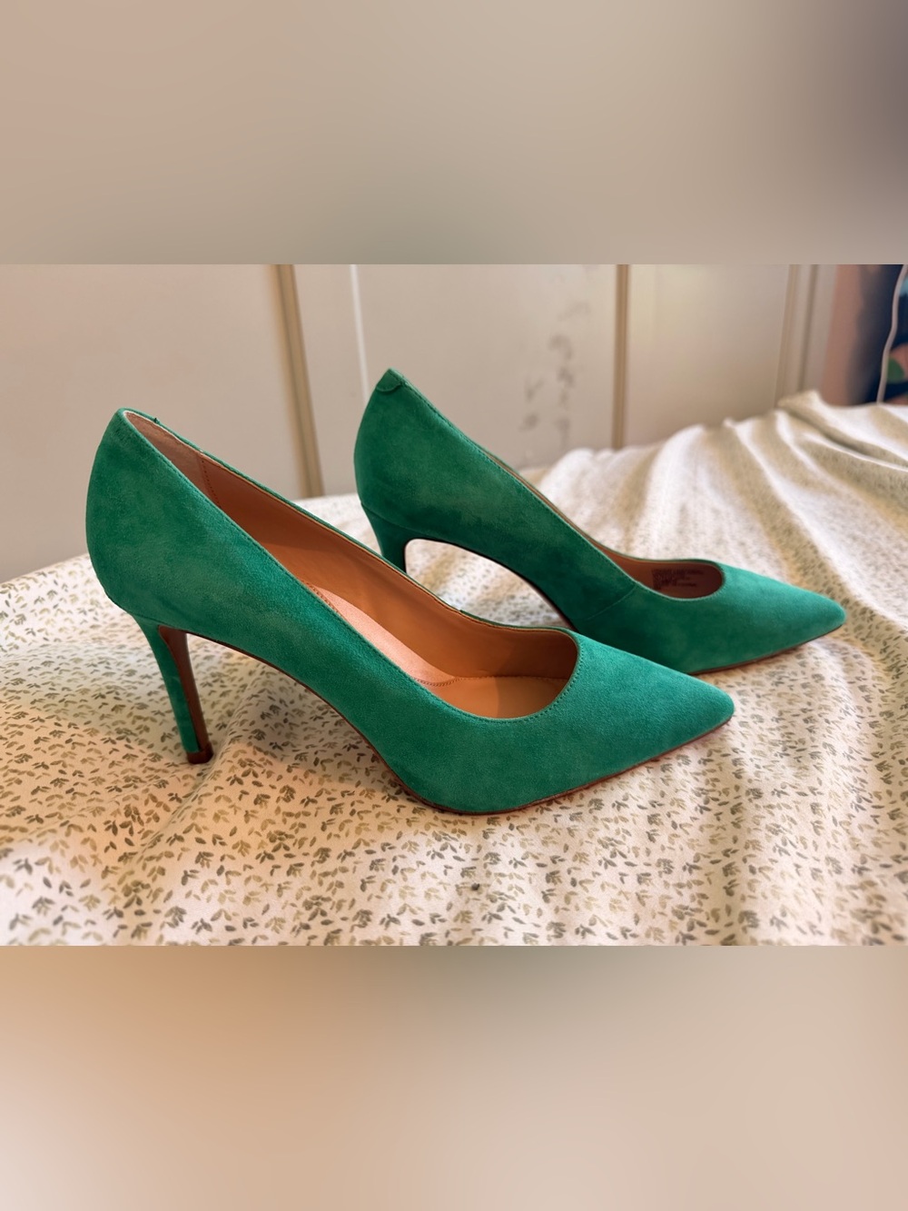 Banana Republic Pointed Suede Pumps in Emerald Green